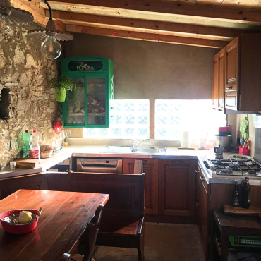 Oasi di Tranquillità con Vista Panoramica a un Passo dal Mare