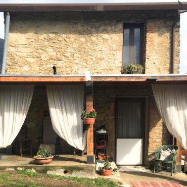 Oasi di Tranquillità con Vista Panoramica a un Passo dal Mare